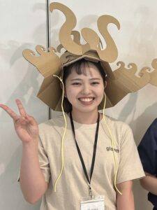 ダンボールでできた兜