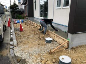 犬走りコンクリート打設
